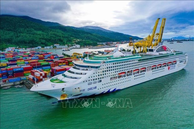 Dream Cruise, un crucero de cinco estrellas, llega al puerto Tien Sa, en Da Nang. (Foto: VNA)