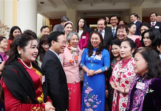 El presidente de Vietnam, Vo Van Thuong, y los delegados (Foto: VNA)
