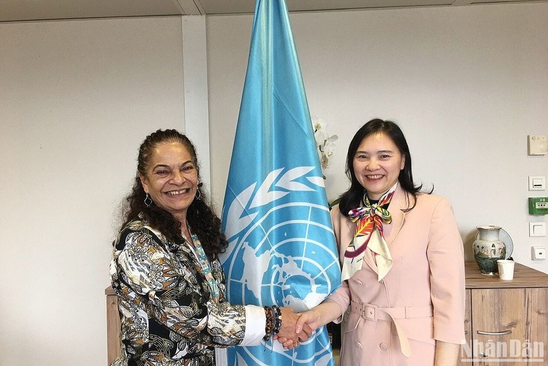 Lidia Arthur Brito, asistenta de la directora general de la Unesco, y la embajadora Nguyen Thi Van Anh, representante permanente de Vietnam ante dicha entidad