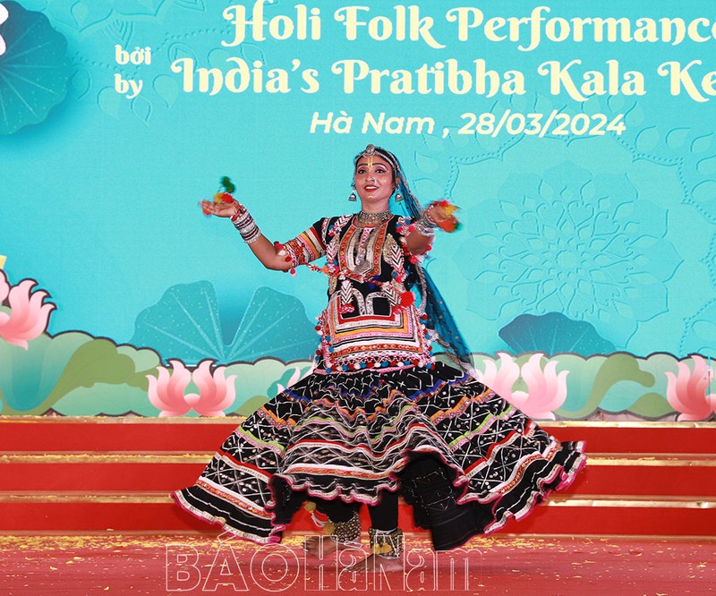 Performance de artista de la India en el programa. (Foto: baohanam.com.vn)