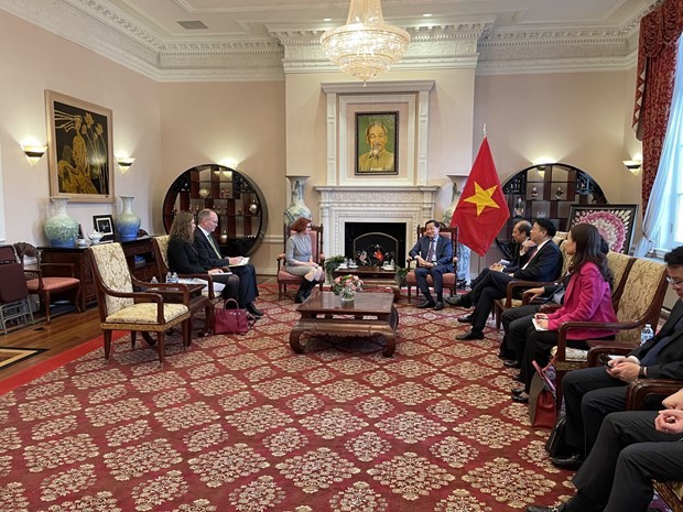 El viceprimer ministro Le Minh Khai se reúne con el grupo Dell (Fuente: VNA)