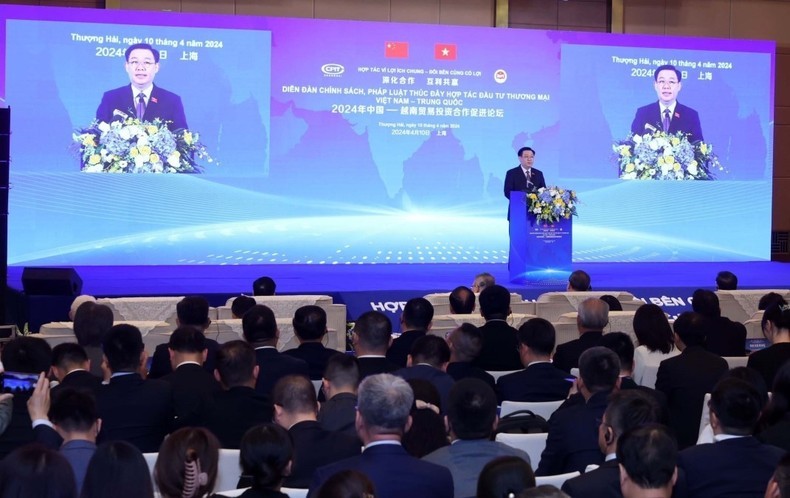 El presidente de la Asamblea Nacional de Vietnam, Vuong Dinh Hue, en el Foro de Políticas y Leyes para promover la inversión y la cooperación comercial binacional con China (Foto: VNA)