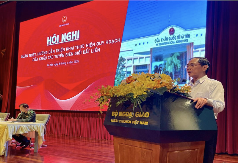 El ministro de Relaciones Exteriores de Vietnam, Bui Thanh Son, habla en la cita (Foto: Nhan Dan)