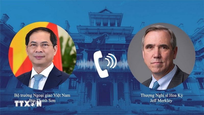 El ministro de Relaciones Exteriores de Vietnam, Bui Thanh Son, sostuvo una conversación telefónica con el senador Jeff Merkley, director del Subcomité de Asignaciones del Senado en Agencias de Interior, Medioambiente y Relacionadas. (Foto:VNA)