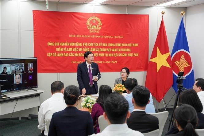 La delegación del FPV se reunió con el Consulado General de Vietnam en Fukuoka y con líderes de las asociaciones de los vietnamitas de la región de Kyushu - Okinawa y del centro-sur de Japón. (Foto: VNA)