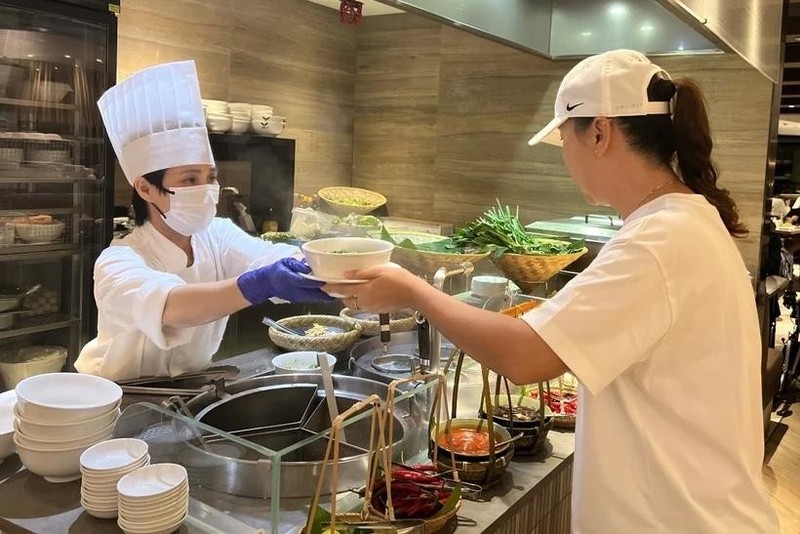 Comensales de Hong Kong disfrutan de la gastronomía vietnamita (Foto: VNA)