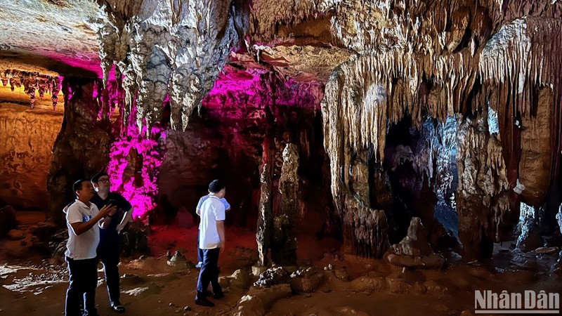 [Foto] Explorar la cueva de Bo Cung en provincia vietnamita de Thanh Hoa