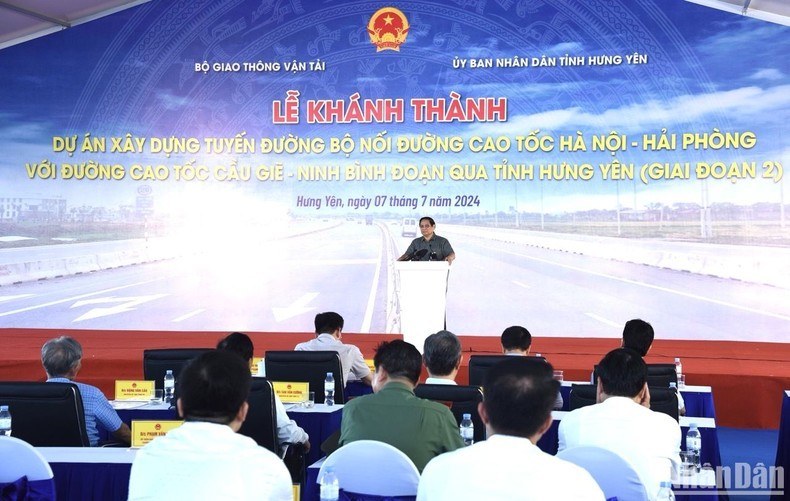 El primer ministro de Vietnam, Pham Minh Chinh, en el acto de inauguración de una carretera que conecta las autopistas Hanói-Hai Phong y Cau Gie-Ninh Binh. (Foto: Nhan Dan)