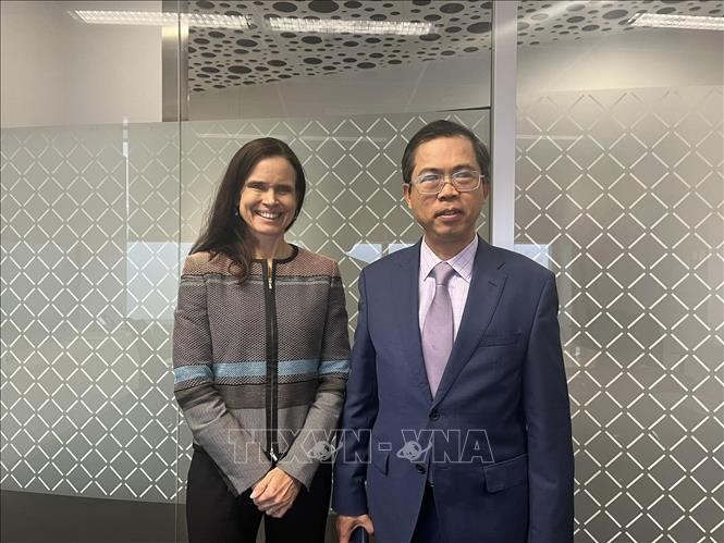 El embajador de Vietnam en Australia, Pham Hung Tam, se reúne con Stephanie Copus Campbell, embajadora para la Igualdad de Género del país oceánico. (Foto: VNA)