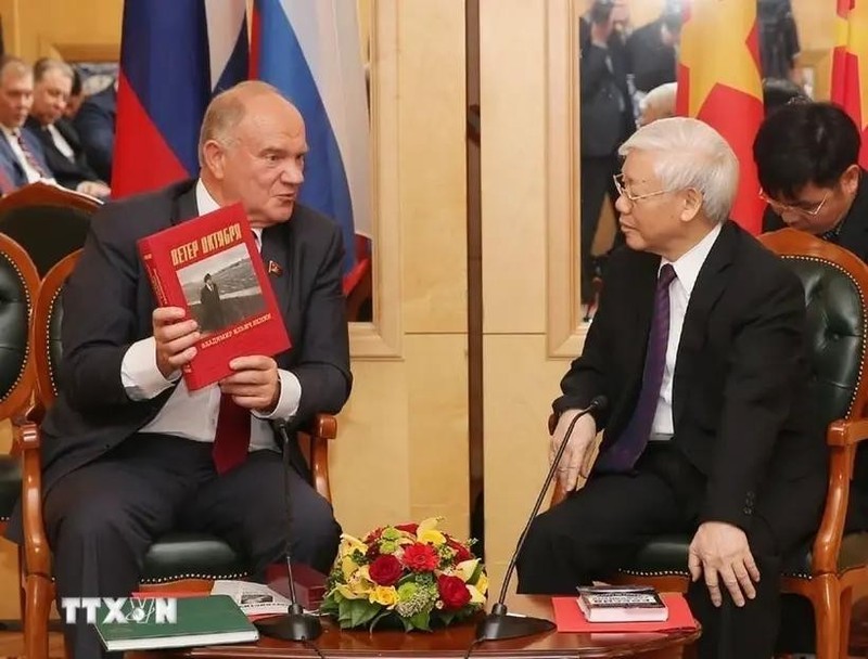 El secretario general del PCV, Nguyen Phu Trong, recibe al presidente del Partido Comunista de la Federación Rusa, Gennady Ziuganov, el 8 de septiembre de 2018. (Foto: VNA)