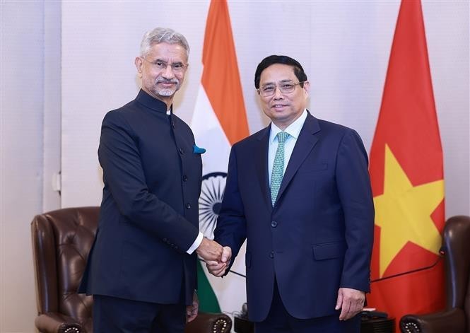 El primer ministro de Vietnam, Pham Minh Chinh, recibe al ministro de Asuntos Exteriores de la India, Subrahmanyam Jaishankar. (Foto: VNA)