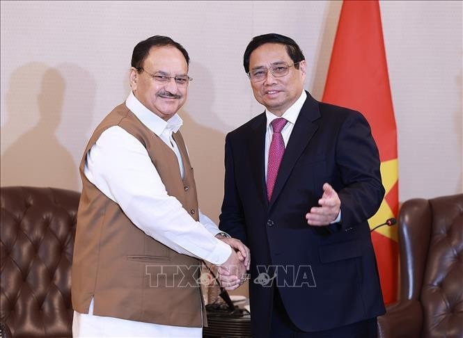 El primer ministro de Vietnam, Pham Minh Chinh, recibe al presidente del Partido Popular Indio, Jagat Prakash Nadda. (Foto: VNA)