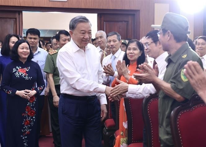 El presidente vietnamita, To Lam, participa en el Festival de salvaguardia de seguridad nacional de todo el pueblo. (Foto:VNA)