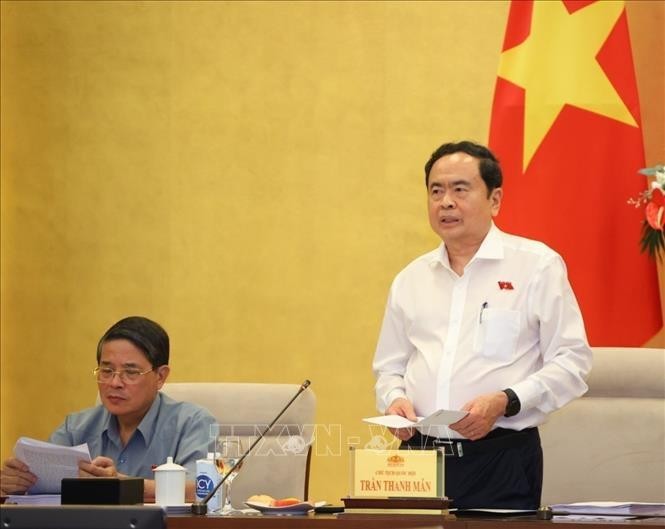 El presidente de la Asamblea Nacional, Tran Thanh Man, preside la reunión. (Foto: VNA)