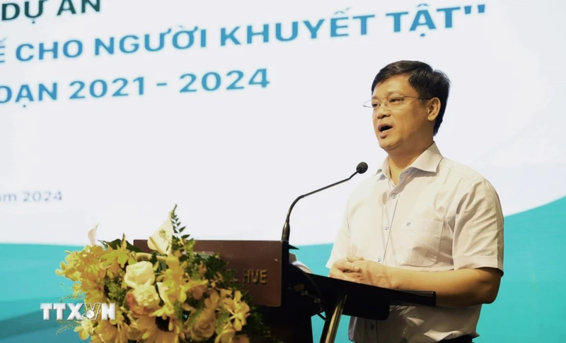 El vicepresidente permanente del Comité Popular de Thua Thien-Hue, Nguyen Thanh Binh, habla en el evento. (Foto: VNA)