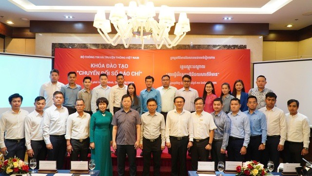 Los participantes en el evento (Foto: nld.com.vn)