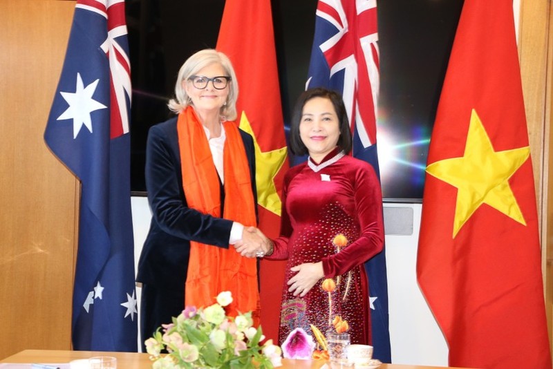 La vicepresidenta de la Asamblea Nacional de Vietnam, Nguyen Thi Thanh, y la gobernadora general de Australia, Samantha Joy Mostyn. (Foto: VNA)