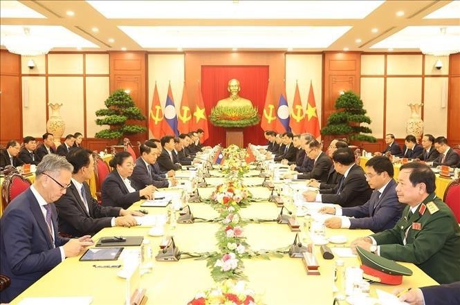 El secretario general del Partido Comunista y presidente de Vietnam, To Lam, se reunió el día 10 con su homólogo laosiano, Thongloun Sisoulith. (Foto: VNA)