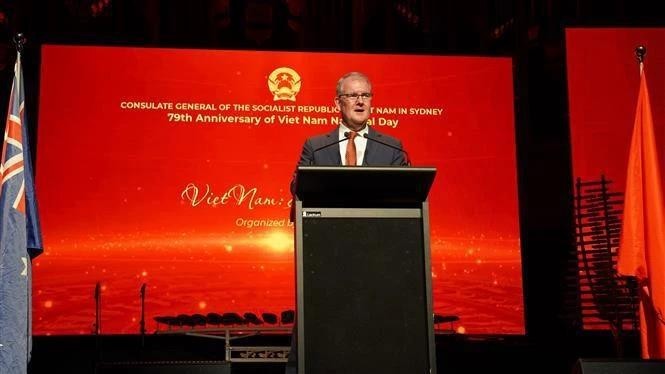 Michael John Daley, miembro de la Asamblea Legislativa de Nueva Gales del Sur y Fiscal General del estado australiano, habla en una ceremonia. (Foto: VNA)