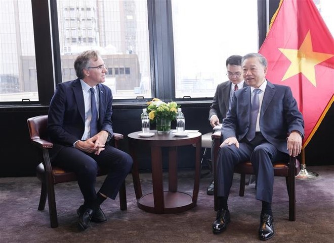 El secretario general del Partido Comunista y presidente de Vietnam, To Lam, se reúne con Juan Ignacio Rubiolo, vicepresidente ejecutivo de la multinacional de energía AES. (Foto: VNA)