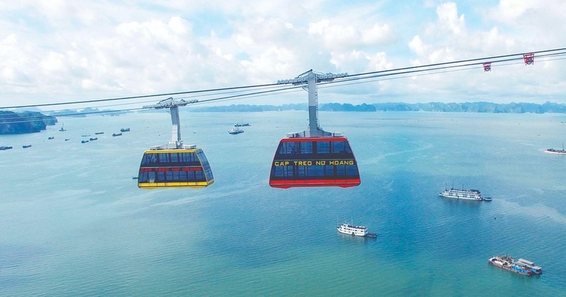 Paseo en teleférico en la Bahía de Ha Long. (Foto: VNA)