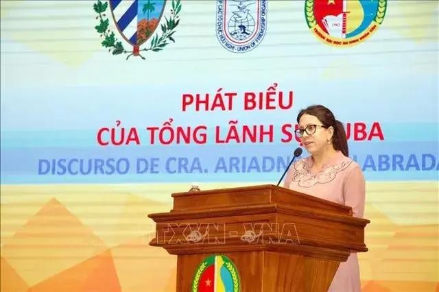 La cónsul general de Cuba en Ciudad Ho Chi Minh, Ariadne Feo Labrada, habla en el evento. (Foto: VNA)