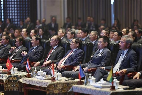 El primer ministro Pham Minh Chinh en la clausura de las cumbres de la Asean. (Foto: VNA)