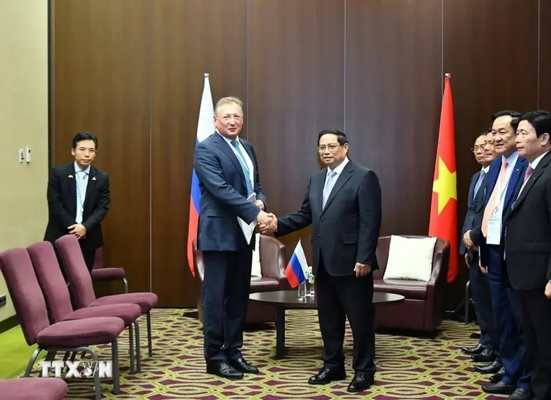 El primer ministro vietnamita, Pham Minh Chinh recibe a Kudryashov Sergei Ivanovich, director general de la compañía petrolera rusa Zarubezhneft. (Fuente: VNA)