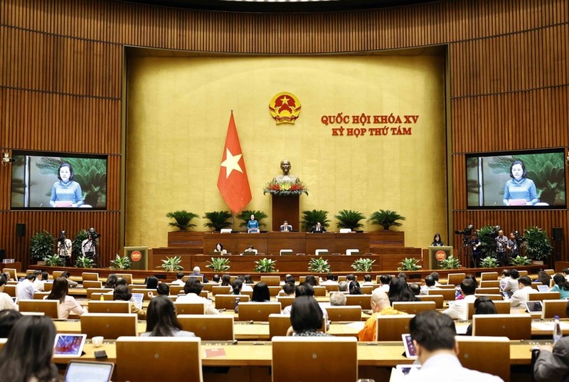 Los diputados de la Asamblea Nacional de Vietnam de la XV Legislatura continúan hoy los debates del octavo período de sesiones (Foto: VNA)