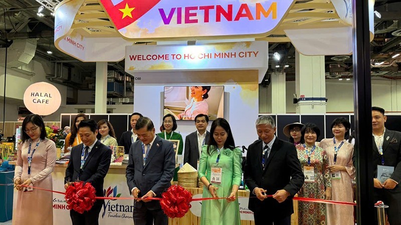 Delegados cortan la cinta de apertura (Foto: Servicio de Turismo de Ciudad Ho Chi Minh)