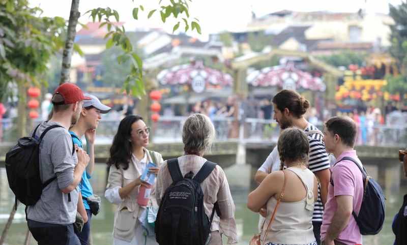 Turistas extranjeros en la ciudad antigua de Hoi An. (Foto: toquoc.vn)