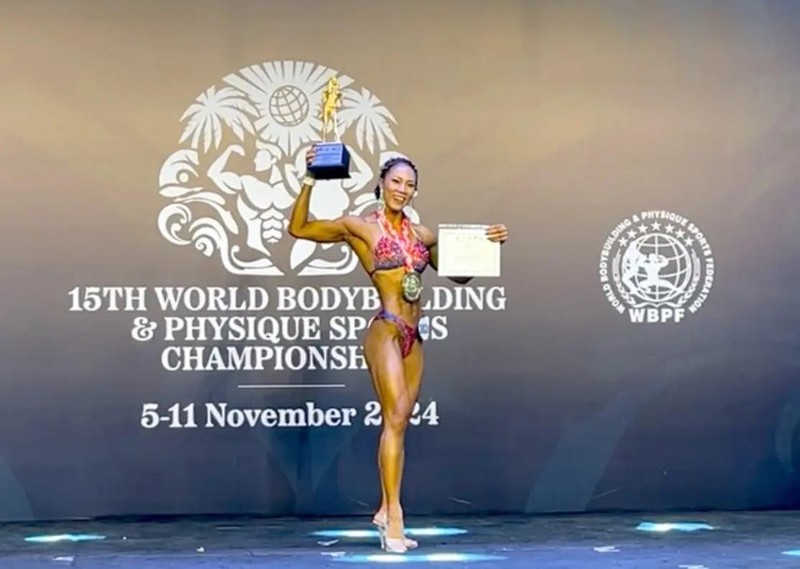 Nguyen Thi Kim Cuong gana dos medallas de oro en las categorías Fitness y Sport Physique para mujeres de más de 1,65 metros. (Foto: baodongnai.com.vn)