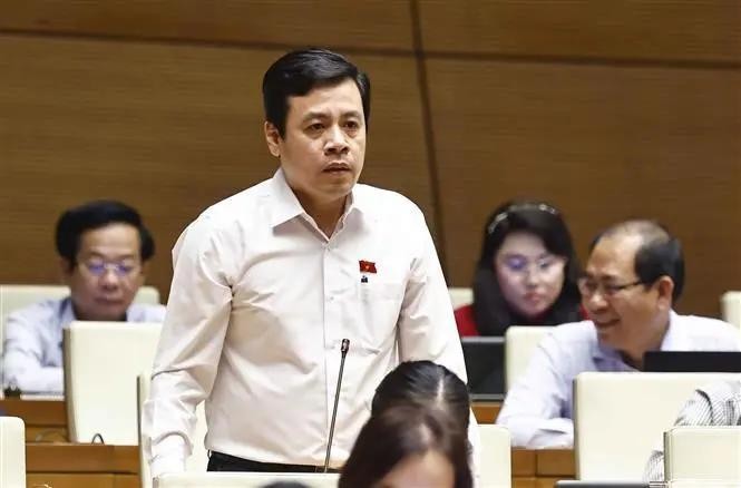 El diputado Tran Anh Tuan en la sesión. (Foto: VNA)