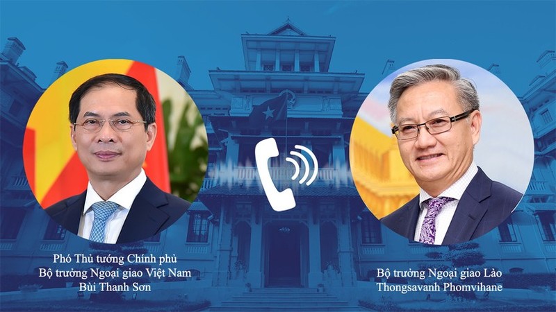 El viceprimer ministro y canciller vietnamita, Bui Thanh Son, sostuvo una reunión virtual con el ministro de Asuntos Exteriores de Laos, Thongsavanh Phomvihane (Foto: VNA)