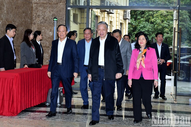 El secretario general del Partido Comunista de Vietnam (PCV), To Lam, se reúne con los dirigentes principales de Hanói. (Foto: Nhan Dan)