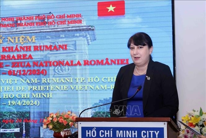 La embajadora de Rumanía en Vietnam, Cristina Romila, habla en el evento. (Foto: VNA)