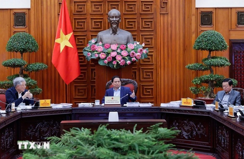 El primer ministro vietnamita, Pham Minh Chinh, preside una reunión del Gobierno (Foto: VNA)