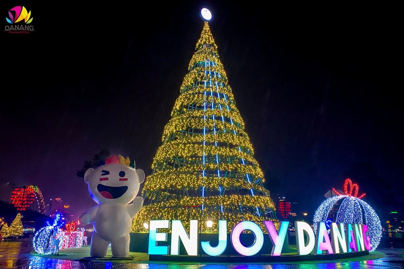 Numerosas actividades en Festival de Navidad y Año Nuevo de Da Nang 2025