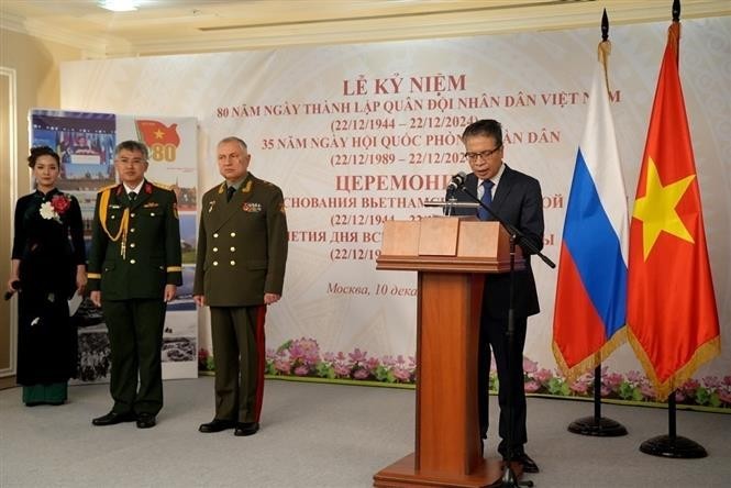 El embajador de Vietnam en Rusia, Dang Minh Khoi, habla en el evento. (Foto: VNA)