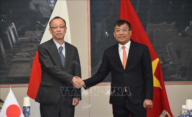 El viceministro vietnamita de Relaciones Exteriores, Nguyen Minh Vu, y su homólogo japonés, Funakoshi Takehiro, en el Diálogo (Foto: VNA)