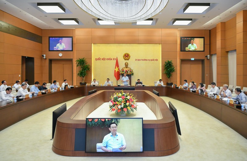 El presidente de la Asamblea Nacional de Vietnam, Vuong Dinh Hue, interviene en la cita (Fotografía: giaoducthoidai.vn)