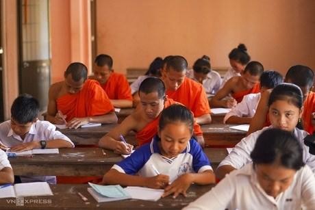 Una clase de enseñanza del idioma de khmer en Tra Vinh. (Fotografía: Internet)