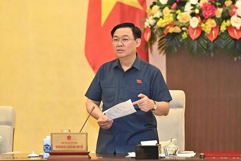 El presidente de la Asamblea Nacional de Vietnam, Vuong Dinh Hue, interviene en el evento.