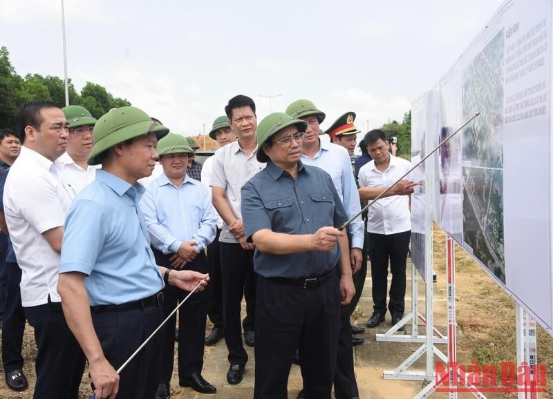 Primer ministro vietnamita inspecciona proyectos infraestructurales en provincia de Yen Bai