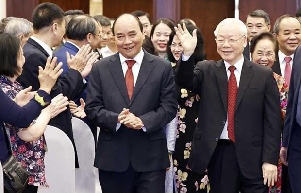 El secretario general del Partido Comunista, Nguyen Phu Trong (derecha), y el presidente Nguyen Xuan Phuc en el evento. (Fotografía: VNA)