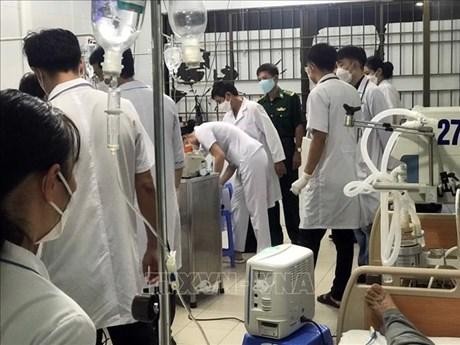 Trasladan a tripulantes chinos en estado crítico a provincia vietnamita para atención médica. (Fotografía:VNA)
