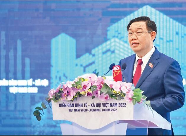 El presidente de la AN, Vuong Dinh Hue, interviene en el Foro Socioeconómico de Vietnam 2022. (Foto: Nhan Dan)