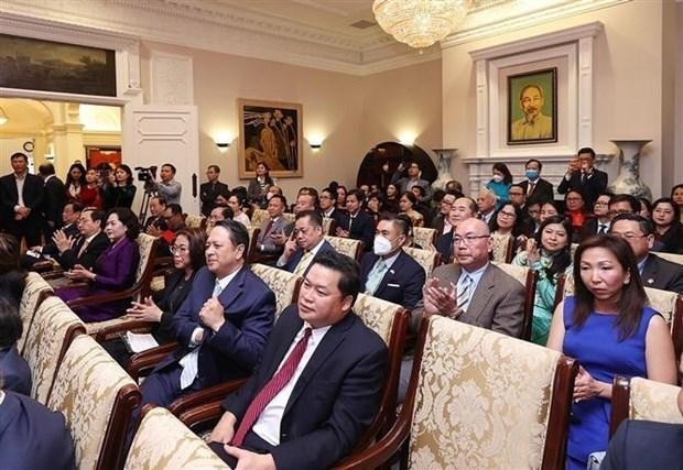 Representantes de la comunidad de vietnamitas en Estados Unidos en un encuentro con el primer ministro Pham Minh Chinh en mayo de 2022. (Fotografía: VNA)