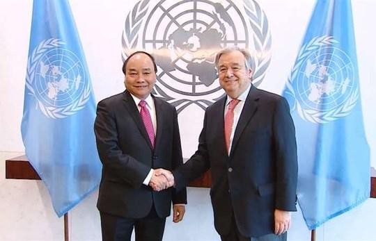 El presidente de Vietnam Nguyen Xuan Phuc y el secretario general de la ONU, António Guterres. (Fotograía: VNA)