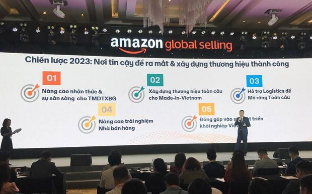Gijae Seong, director general de Amazon Global Selling Vietnam, presenta el evento "La Semana de Amazon 2022". (Fotografía: VNA)